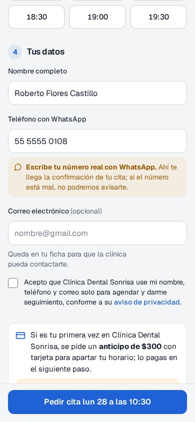Paso Tus datos de la página de citas en línea con el nombre Roberto Flores Castillo, el teléfono con WhatsApp, el correo opcional y la casilla del aviso de privacidad