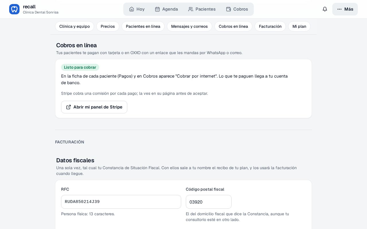 Cobros en línea en la Configuración con el estado Listo para cobrar en verde, la nota sobre la comisión de Stripe y el botón Abrir mi panel de Stripe