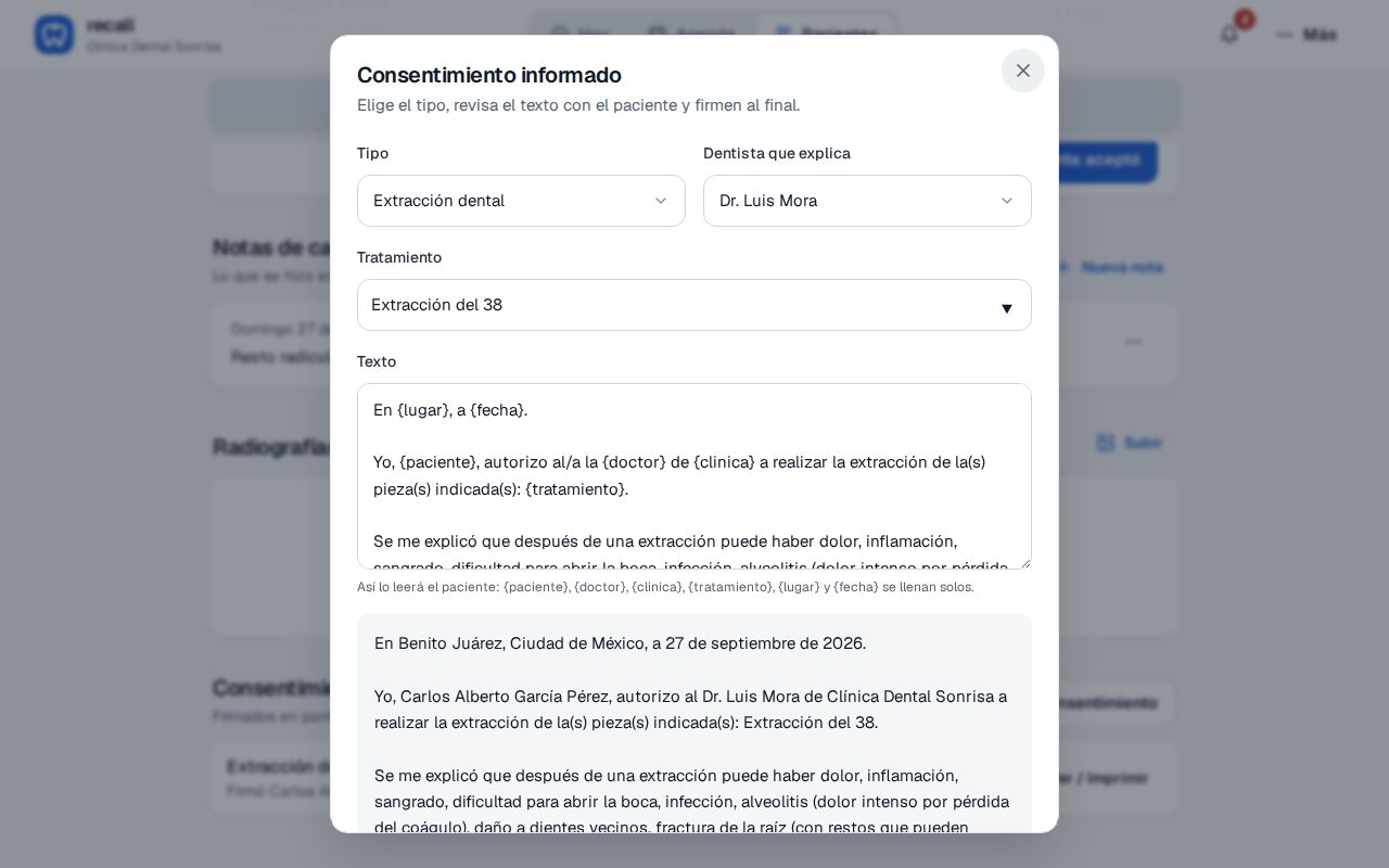 Diálogo Consentimiento informado de Recall con Tipo Extracción dental, Dentista que explica Dr. Luis Mora, Tratamiento Extracción del 38, el texto editable y, abajo, el texto ya lleno en gris para leerlo con el paciente