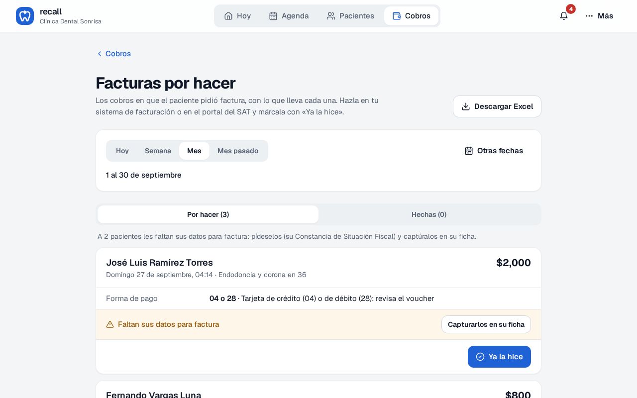 Pantalla Facturas por hacer de Recall con el periodo 1 al 30 de septiembre, las pestañas Por hacer y Hechas, el aviso de pacientes a los que faltan datos y las tarjetas de cada cobro con su forma de pago del SAT