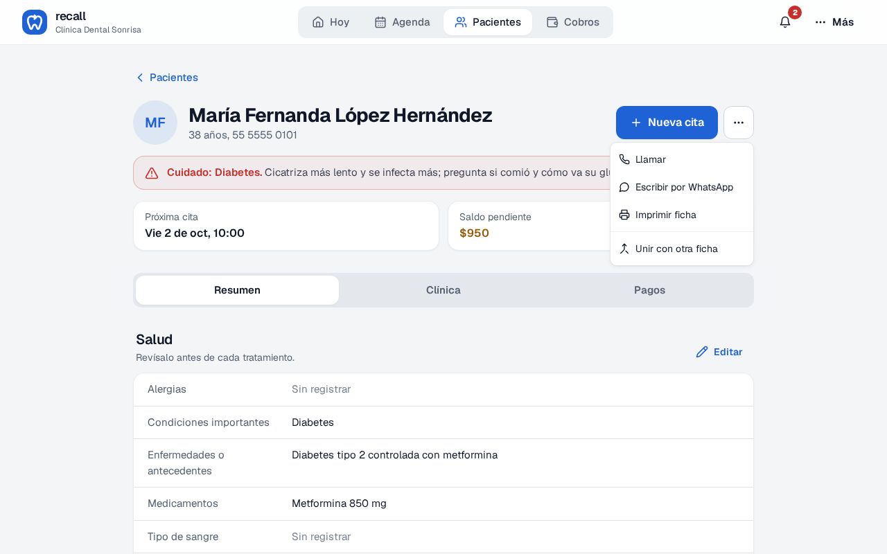 Menú ⋯ de la ficha del paciente en Recall con las opciones Llamar, Escribir por WhatsApp, Imprimir ficha y Unir con otra ficha