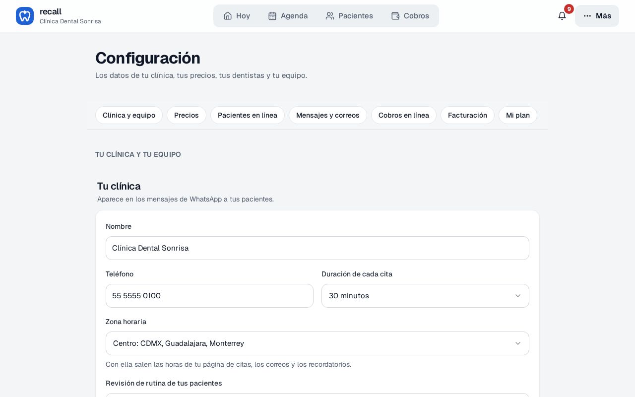 Configuración → Tu clínica de Recall con el campo Zona horaria en Centro: CDMX, Guadalajara, Monterrey y la revisión de rutina debajo