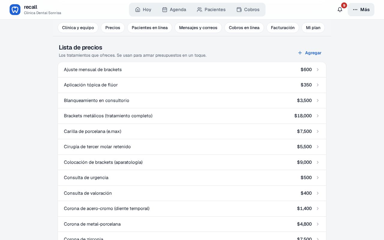 Lista de precios de Clínica Dental Sonrisa con Ajuste mensual de brackets $600, Brackets metálicos (tratamiento completo) $18,000, Consulta de valoración $400 y el botón Agregar
