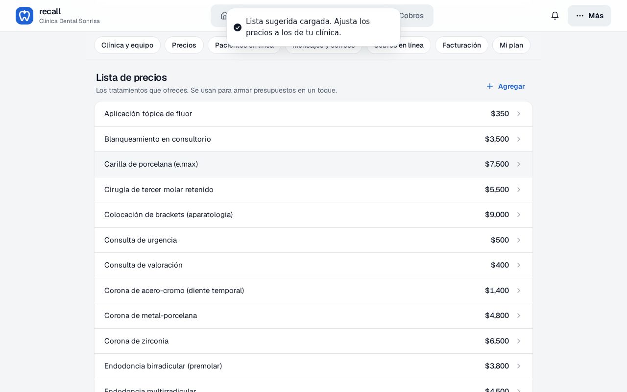 Lista de precios recién cargada con el aviso Lista sugerida cargada. Ajusta los precios a los de tu clínica, y los tratamientos Aplicación tópica de flúor $350, Blanqueamiento en consultorio $3,500, Carilla de porcelana $7,500 y más