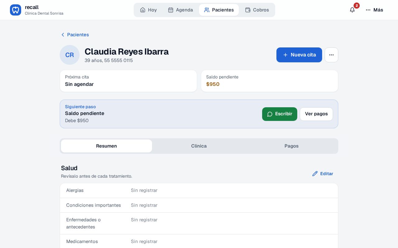 Ficha de Claudia Reyes Ibarra en Recall con el recuadro Siguiente paso: Saldo pendiente, Debe $950, y los botones Escribir y Ver pagos