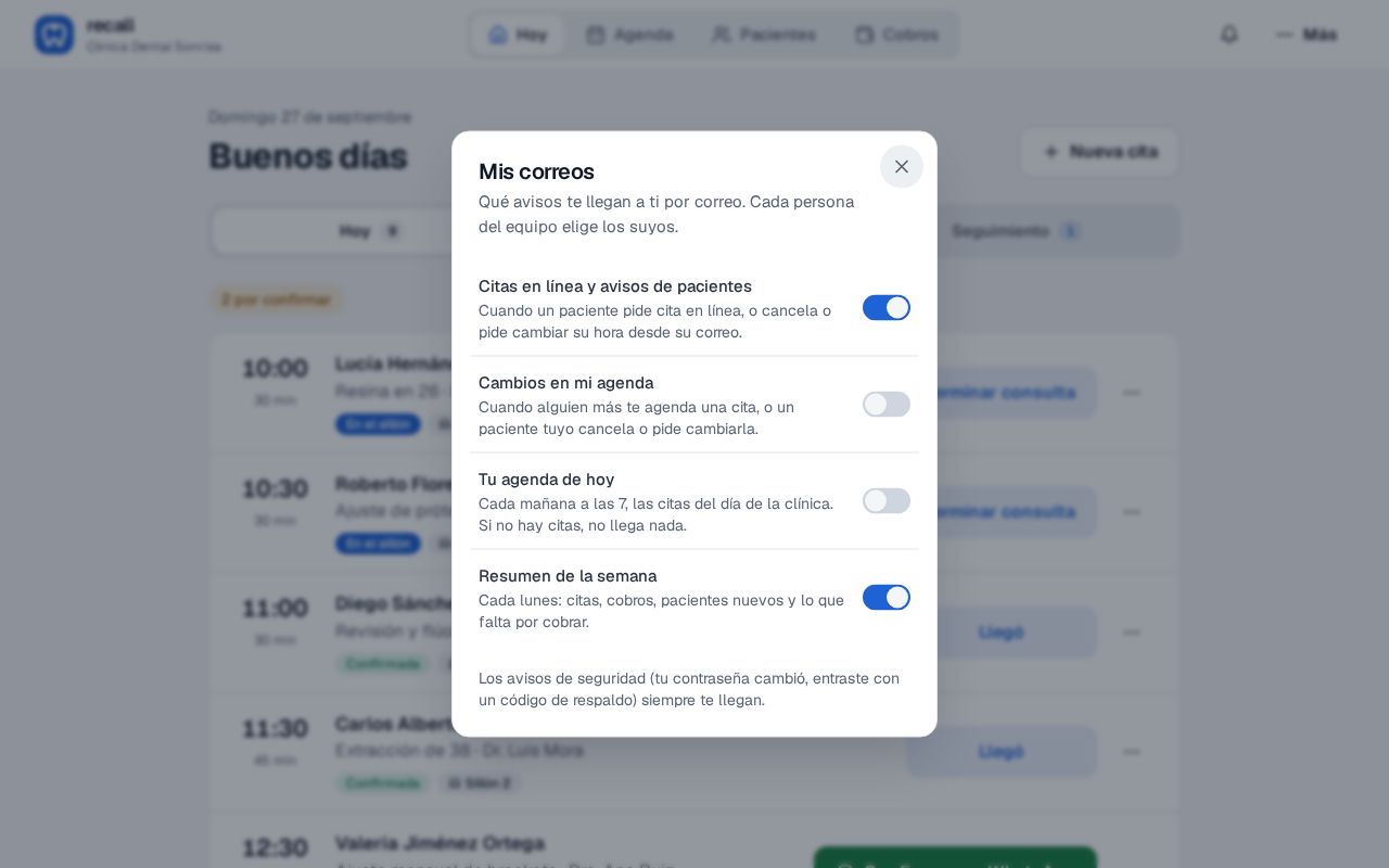 Ventana Mis correos de la Dra. Ana Ruiz en Recall con los interruptores Citas en línea y avisos de pacientes, Cambios en mi agenda, Tu agenda de hoy y Resumen de la semana