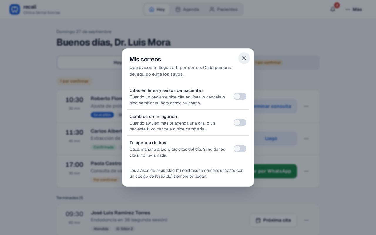 Ventana Mis correos del Dr. Luis Mora en Recall con tres interruptores apagados: Citas en línea y avisos de pacientes, Cambios en mi agenda y Tu agenda de hoy
