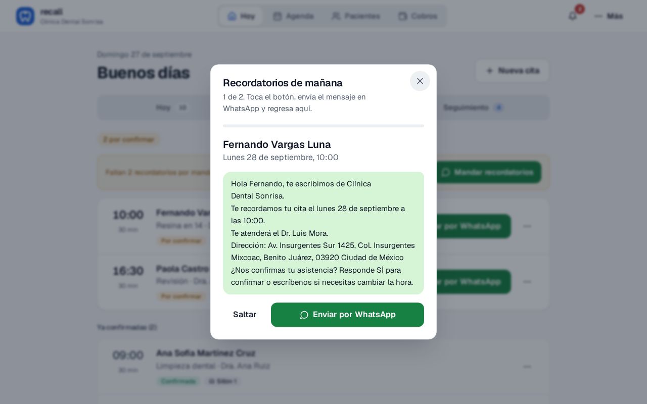 Ventana Recordatorios de mañana de Recall, 1 de 2, con Fernando Vargas Luna, su cita del lunes a las 10:00, el mensaje completo en una burbuja verde y los botones Saltar y Enviar por WhatsApp