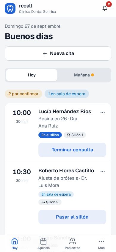Pantalla Hoy de Recall para la asistente Karla Díaz, con la barra Hoy, Agenda, Pacientes y Más, sin Cobros