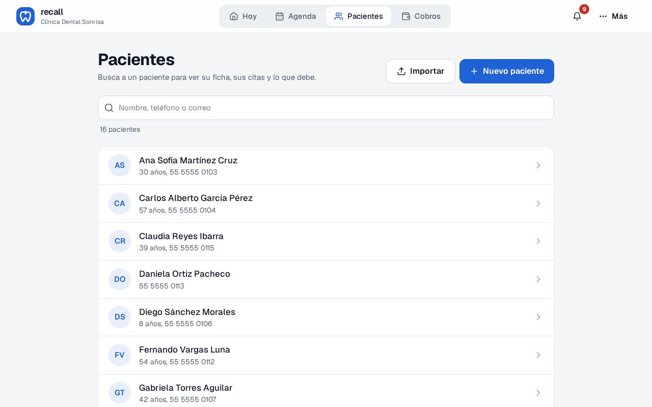 Pantalla Pacientes de Recall con el buscador por nombre, teléfono o correo, los botones Importar y Nuevo paciente y la lista de pacientes con edad y celular