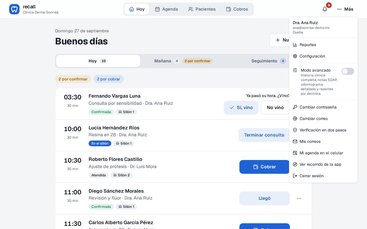 Menú Más de Recall abierto con Reportes, Configuración, el interruptor Modo avanzado, Cambiar contraseña, Cambiar correo, Verificación en dos pasos, Mis correos, Mi agenda en el celular, Ver recorrido de la app y Cerrar sesión