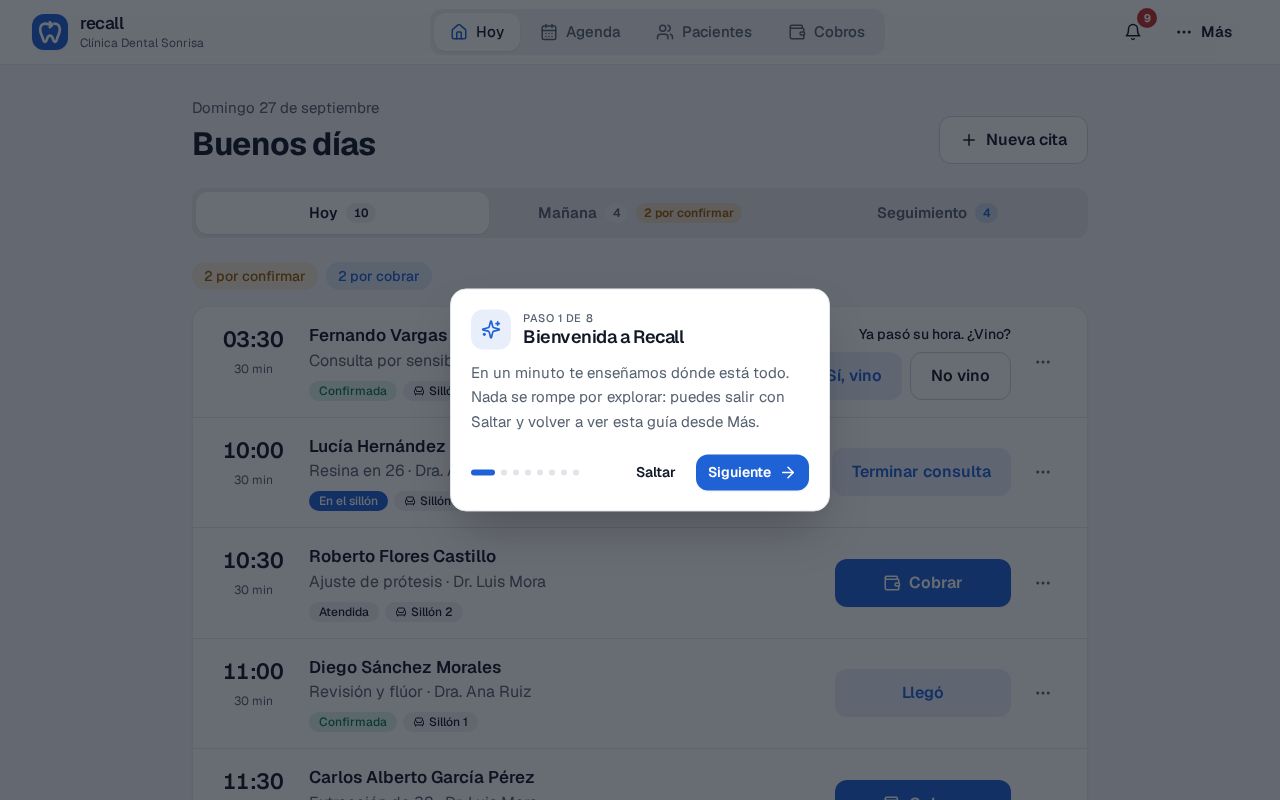 Recorrido guiado de Recall sobre la pantalla Hoy, con la tarjeta Paso 1 de 8 (en una clínica nueva son 9), Bienvenida a Recall, y los botones Saltar y Siguiente